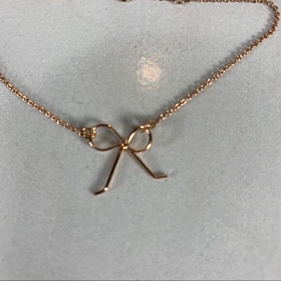 Gold tone Bow Chain Bracelet 8" long - Picture 2 of 3